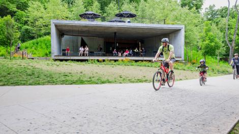在科勒山地自行车保护区 (Coler Mountain Bike Preserve) 的 Airship Coffee,一边享受手工咖啡,一边眺望风景如画的骑行小径 在科勒山地自行车保护区 (Coler Mountain Bike Preserve) 的 Airship Coffee,一边享受手工咖啡,一边眺望风景如画的骑行小径