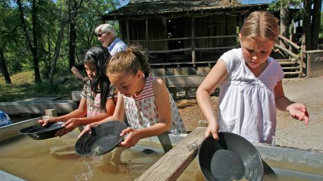 Children panning for gold at Columbia State Park