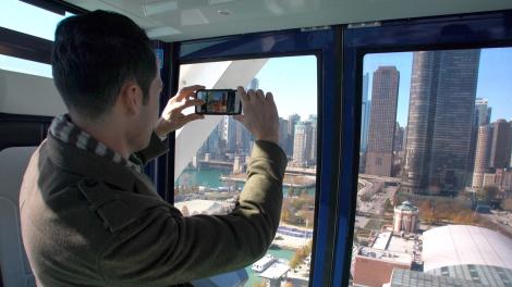 Snapping photos of Chicago’s skyline on Navy Pier’s Centennial Wheel 