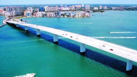 佛罗里达州萨拉索塔县海岸的海湾美景