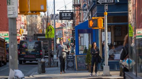 熙熙攘攘的曼哈顿西村 (West Village of Manhattan),历史悠久的同性恋解放运动活动场所 熙熙攘攘的曼哈顿西村 (West Village of Manhattan),历史悠久的同性恋解放运动活动场所