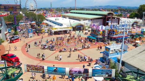从空中鸟瞰橙县最热闹的集市 OC Fair 集市。 从空中鸟瞰橙县最热闹的集市 OC Fair 集市。