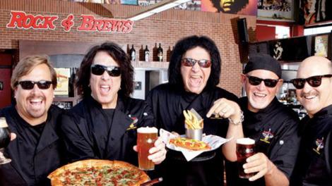 KISS 乐队成员吉恩·西蒙斯和保罗·斯坦利是 Rock & Brews 餐厅其中的创始人 KISS 乐队成员吉恩·西蒙斯和保罗·斯坦利是 Rock & Brews 餐厅其中的创始人