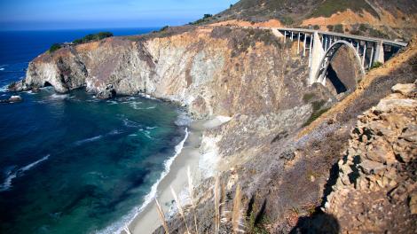峭壁和海碰撞出的美丽 峭壁和海碰撞出的美丽
