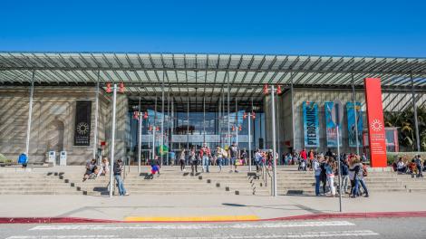 全球最大的自然历史博物馆之一，加州科学院的入口