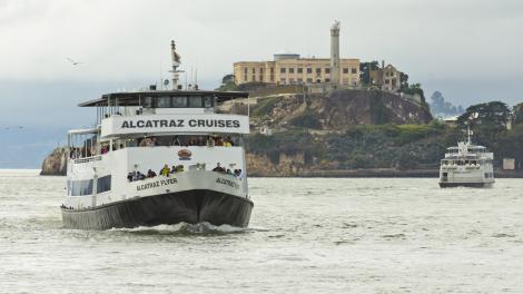 乘坐游船去曾经为很多美国电影取景地的恶魔岛 乘坐游船去曾经为很多美国电影取景地的恶魔岛