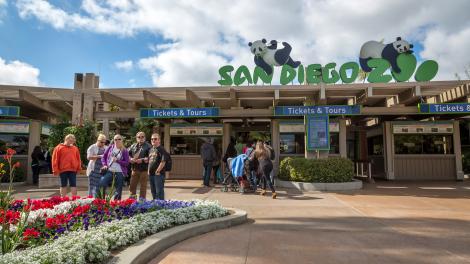 The main entrance of the San Diego Zoo, voted the number one zoo in the world by TripAdvisor 被TripAdvisor评为世界第一的动物园--圣地亚哥动物园的入口 The main entrance of the San Diego Zoo, voted the number one zoo in the world by TripAdvisor 被TripAdvisor评为世界第一的动物园--圣地亚哥动物园的入口