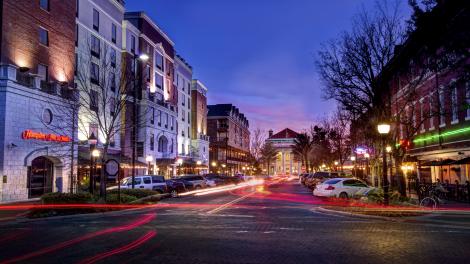 傍晚的圣彼得堡海滩大道