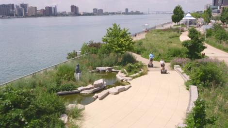 底特律河畔的濱海步道Detroit Riverfront walk 底特律河畔的濱海步道Detroit Riverfront walk