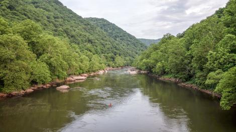 西弗吉尼亚州新河峡的划舟客