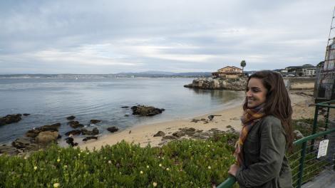 在加利福尼亚州蒙特雷县的 Old Fishermen's Grotto 餐厅欣赏海滨美景 在加利福尼亚州蒙特雷县的 Old Fishermen's Grotto 餐厅欣赏海滨美景
