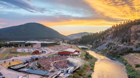 蒙大拿州米苏拉 KettleHouse Amphitheater 剧场演出俯瞰图 蒙大拿州米苏拉 KettleHouse Amphitheater 剧场演出俯瞰图