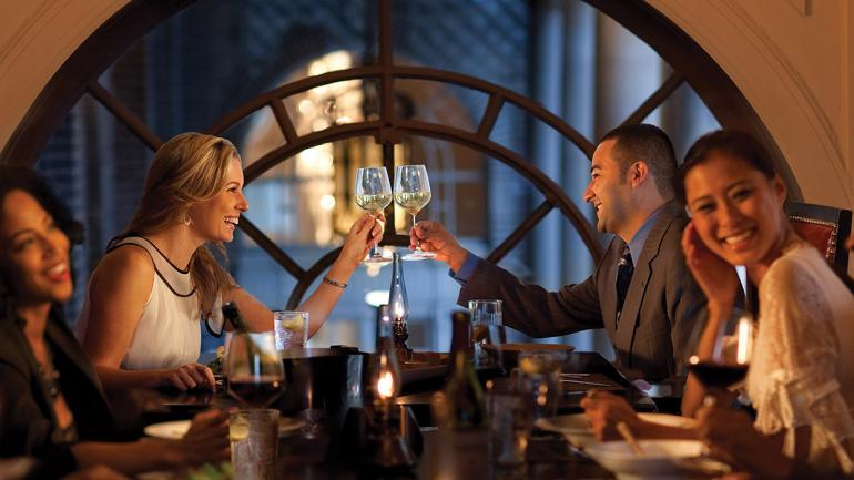 在亚特兰大 Silverman’s Restaurant 餐厅享用美味