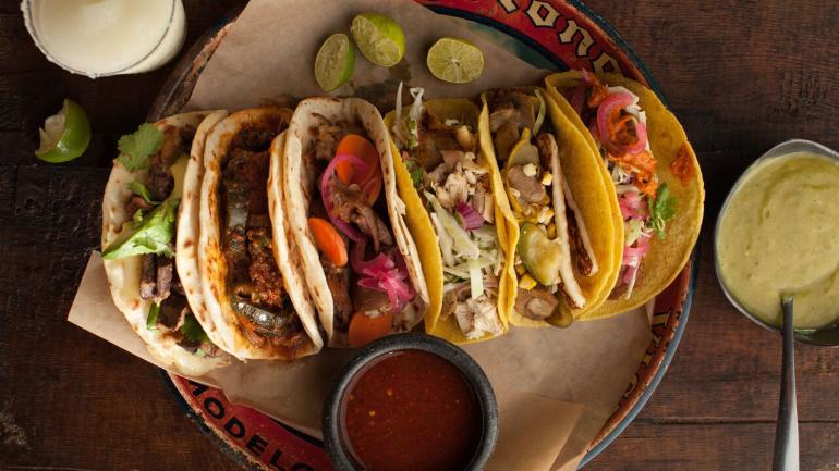 Viva Villa Taqueria 餐厅的墨西哥玉米饼采用自制玉米圆饼制作,绝对不容错过。 Viva Villa Taqueria 餐厅的墨西哥玉米饼采用自制玉米圆饼制作,绝对不容错过。