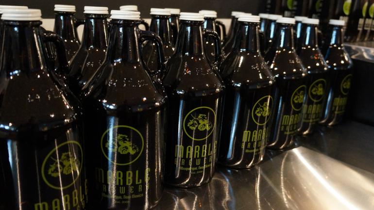 新墨西哥州阿尔伯克基 Marble Brewery 啤酒厂的啤酒壶 新墨西哥州阿尔伯克基 Marble Brewery 啤酒厂的啤酒壶