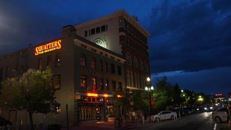 犹他州盐湖城的 Salt Lake City Brewing Co. 啤酒厂 犹他州盐湖城的 Salt Lake City Brewing Co. 啤酒厂