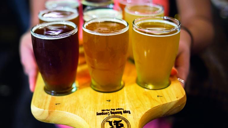 在 Rapp Brewing Company 酿酒厂,品尝一下具有美国风味的几种德国啤酒。 在 Rapp Brewing Company 酿酒厂,品尝一下具有美国风味的几种德国啤酒。