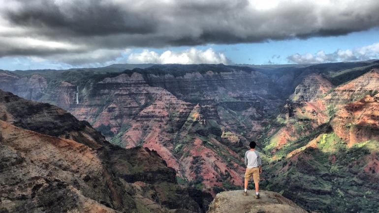 俯瞰可爱岛威美亚峡谷