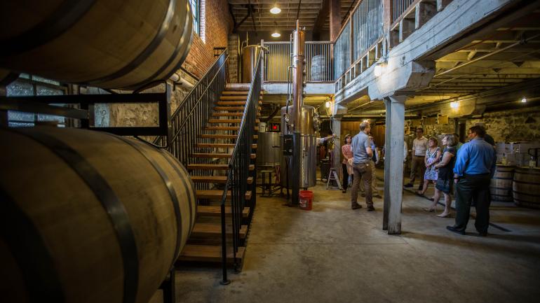 在 Thistle Finch Distillery 蒸馏酒厂解密酿造过程