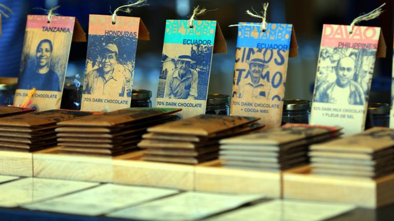 密苏里州斯普林菲尔德 Historic C-Street 街区 Askinosie Chocolate 巧克力店的巧克力棒 密苏里州斯普林菲尔德 Historic C-Street 街区 Askinosie Chocolate 巧克力店的巧克力棒