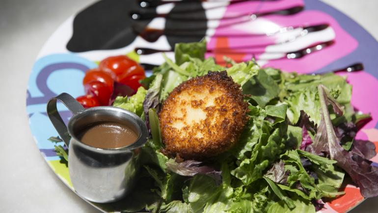 查尔斯顿 Lola 披萨店的农场直运沙拉