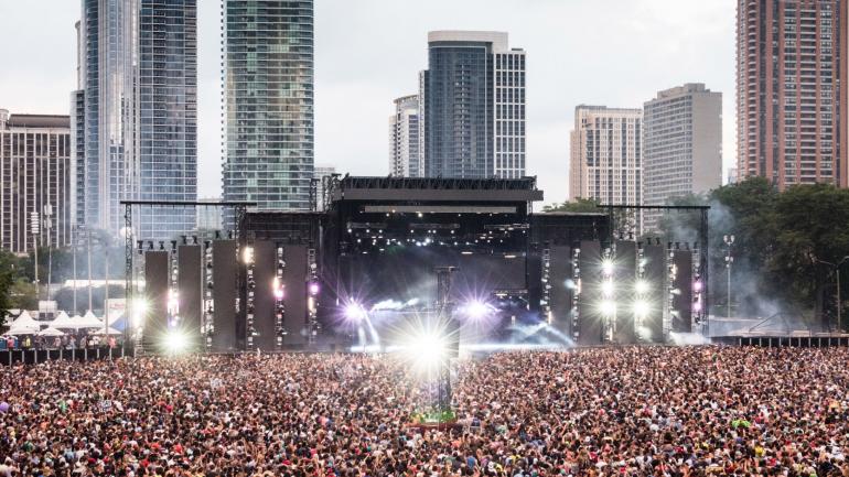 为期三天的 Lollapalooza 音乐节每年 8 月都会带来各种流派的音乐 为期三天的 Lollapalooza 音乐节每年 8 月都会带来各种流派的音乐