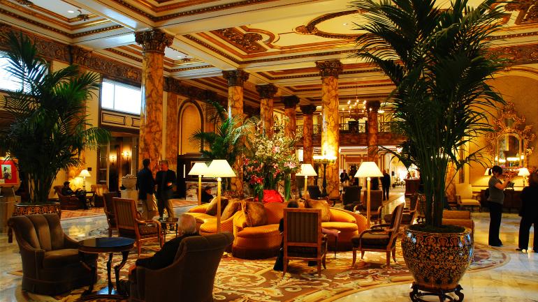 旧金山费尔蒙酒店内的华丽大厅