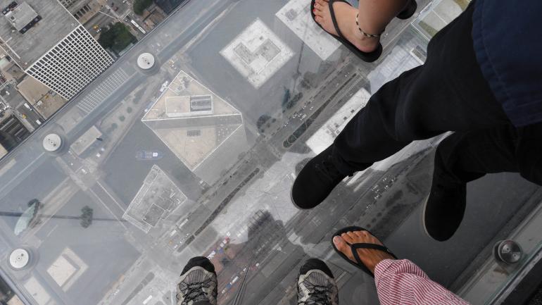 在威利斯塔观景台上领略激动人心的景色