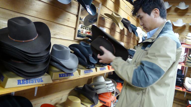 参观古典牛仔帽商店 参观古典牛仔帽商店