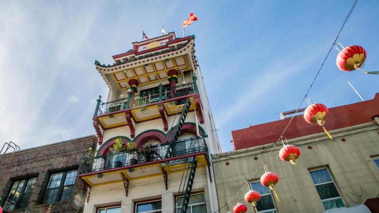 一栋中国城的公寓外形酷似古塔 一栋中国城的公寓外形酷似古塔