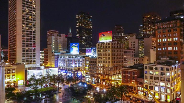 夜晚亮灯的联合广场 夜晚亮灯的联合广场