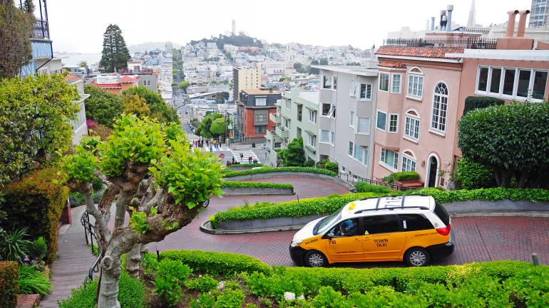 蜿蜒曲折的九曲花街