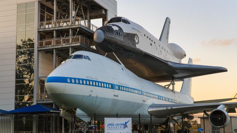 休斯敦太空中心独立广场内的太空飞船 休斯敦太空中心独立广场内的太空飞船