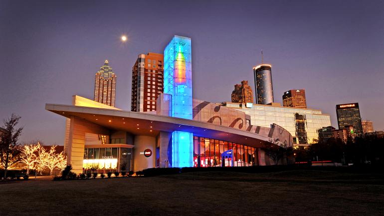 可口可乐世界和亚特兰大市中心的天际线风景 可口可乐世界和亚特兰大市中心的天际线风景