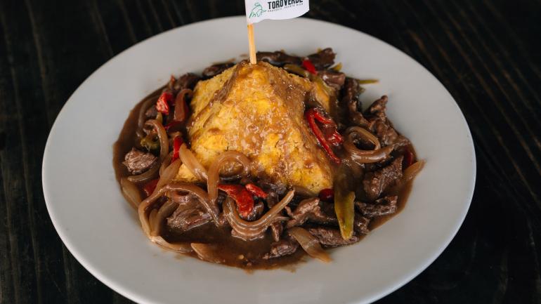Toro Verde 餐厅供应的 Mofongo，一种波多黎各主食