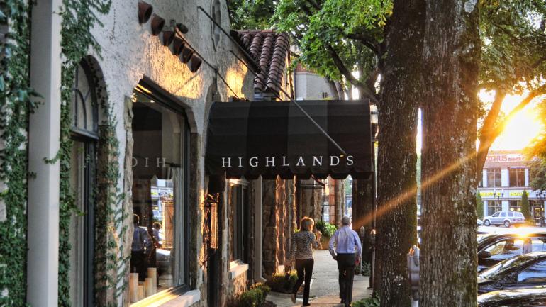 Highlands Bar & Grill 餐厅外景,这家餐厅由 Frank Stitt 主厨创立,备受赞誉 Highlands Bar & Grill 餐厅外景,这家餐厅由 Frank Stitt 主厨创立,备受赞誉