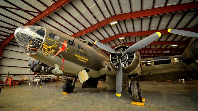 国家战机博物馆内展出的经典孟菲斯波音飞机 B-17F 国家战机博物馆内展出的经典孟菲斯波音飞机 B-17F