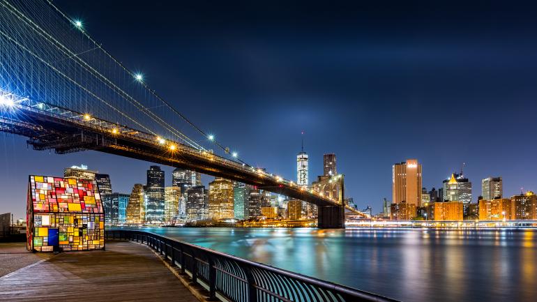 布鲁克林大桥和纽约市天际线的夜景