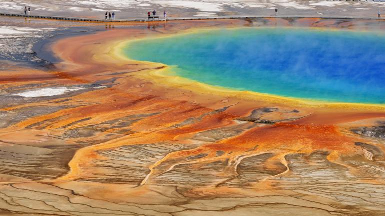 瑰丽耀眼的大棱镜温泉