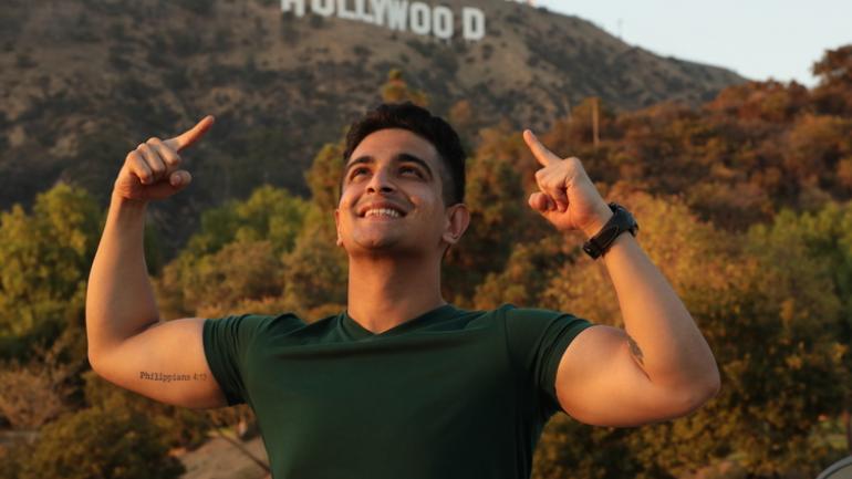 在洛杉矶不容错过的自拍景点——好莱坞标志牌前拍照留念