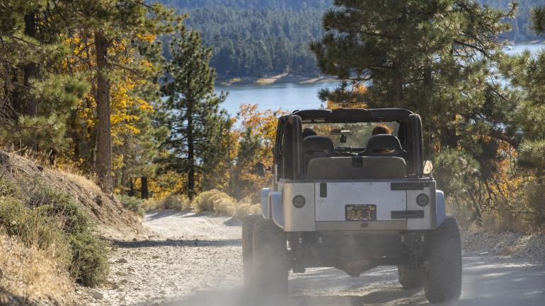 在加利福尼亚州大熊湖跟随 Big Bear Jeep Experience 开启越野探险体验 在加利福尼亚州大熊湖跟随 Big Bear Jeep Experience 开启越野探险体验