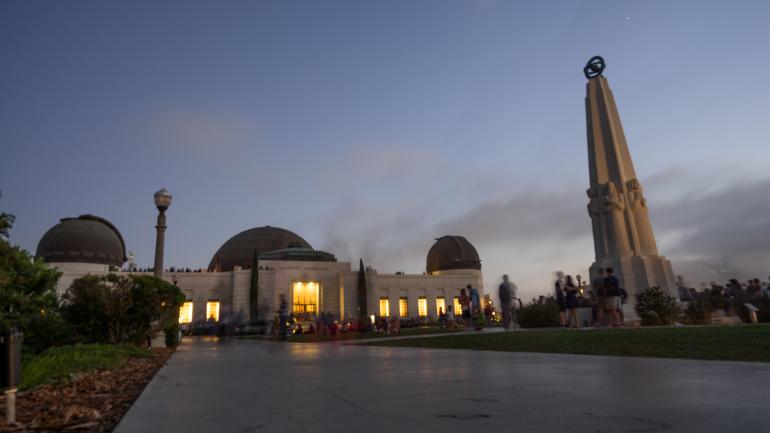 在黄昏时分探索格里菲斯天文台