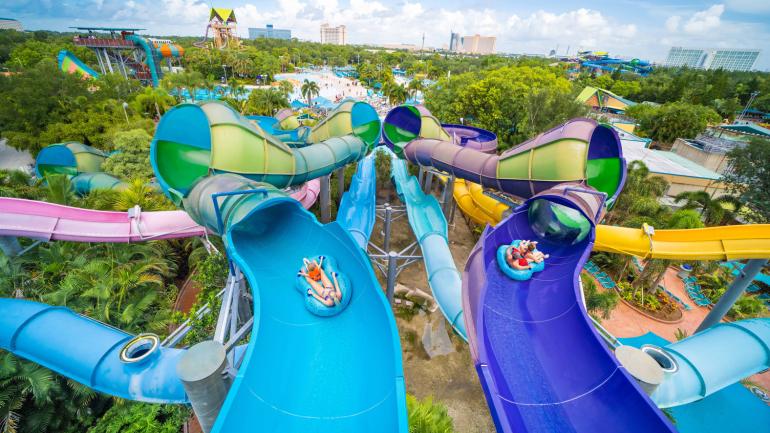 乘坐 Aquatica™ Orlando 的七彩滑水道 乘坐 Aquatica™ Orlando 的七彩滑水道