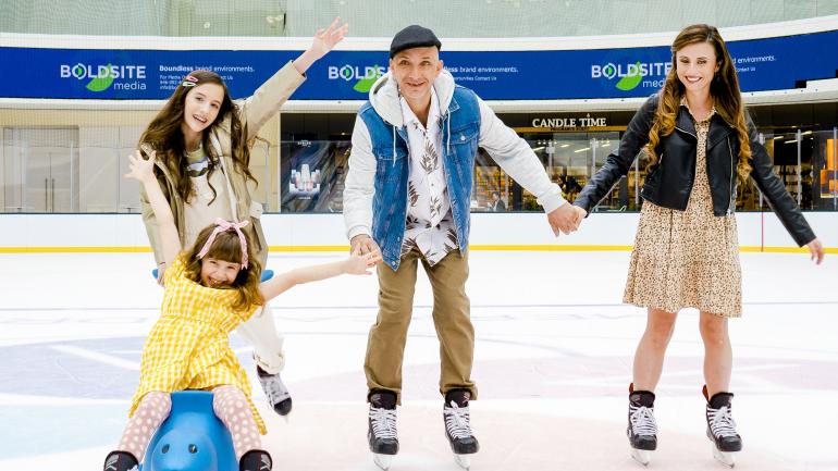 American Dream 购物娱乐综合商场 The Rink 溜冰场适合新手溜冰 American Dream 购物娱乐综合商场 The Rink 溜冰场适合新手溜冰