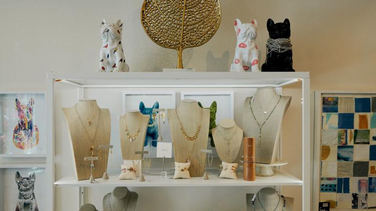 温特帕克 frank.精品店里展示的珠宝 温特帕克 frank.精品店里展示的珠宝
