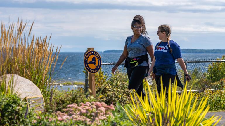 漫步于普拉茨堡附近的尚普兰运河步道