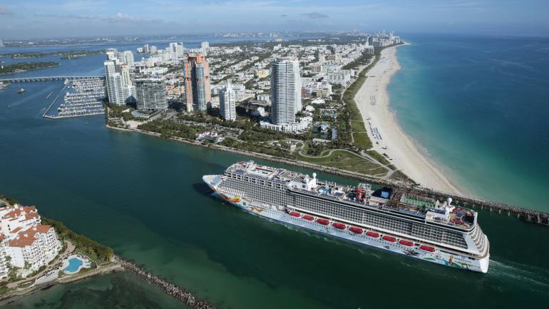 诺唯真畅意号 (Norwegian Getaway) 驶入迈阿密港口 诺唯真畅意号 (Norwegian Getaway) 驶入迈阿密港口