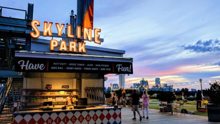 Skyline Park 游乐主题公园上空的绝美日落 Skyline Park 游乐主题公园上空的绝美日落