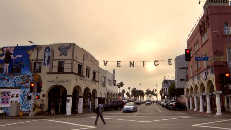 位于迎风大道的"VENICE"地标距离海滩仅咫尺之遥 位于迎风大道的"VENICE"地标距离海滩仅咫尺之遥