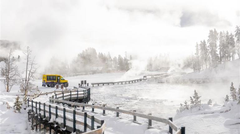 在黄石国家公园的雪车游览中,欣赏到壮丽的冰雪景色 在黄石国家公园的雪车游览中,欣赏到壮丽的冰雪景色